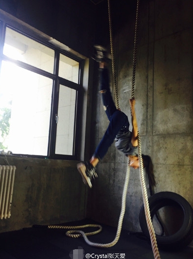 张天爱一言不合就动手 撩妹技能满分竟是靠倒立