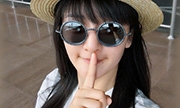 元气满满！谢娜留齐刘海 戴花草帽少女味儿十足(图)
