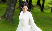 杨幂一袭白裙长发飘飘 获赞“仙女下凡”(图)