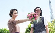 林心如学做捧花好娇羞 幸福都藏在她的笑容里