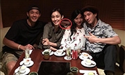 王力宏黑人带老婆聚会 背后紧牵的手出卖了他们
