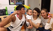 何润东夫妇探望徐若瑄儿子 遭粉丝隔空催生