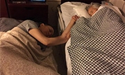 宋丹丹母亲今日凌晨去世 临终前母女一直手牵手