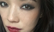 舒淇晒自拍颈部有大片红痕 女神你怎么了？