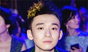 原来是不羁BOY！董子健休闲混搭风助阵时尚活动