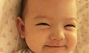 张梓琳晒女儿微笑照：假期来临倒计时心情如下