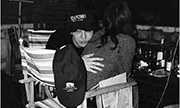 恋情曝光？权志龙与小松菜奈私密照十指紧扣