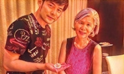 周杰伦为妈妈庆生，他一直是个孝顺暖心boy