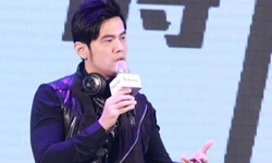 周杰伦甩不掉“偶像包袱”：把我的双下巴P掉