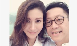 李嘉欣晒与老公恩爱合影 46岁美人貌如少女