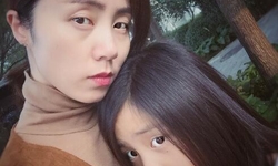 黄磊妻女合照五官神似：这是大多多和小孙莉