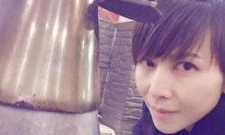 “娘娘”蔡少芬北京吃火锅晒照 被指撞脸何炅
