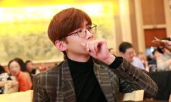 白敬亭投身公益关爱自闭症儿童  为公益传播爱