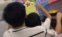 林志颖陪儿子看卡通画面温馨 这样才是好男人