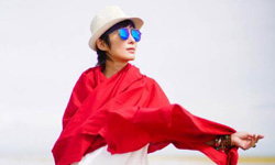 她曾是香港一代女神，淡出娱乐圈12年后依旧美貌动人