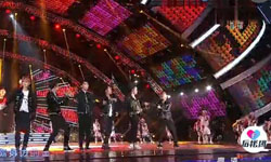 浙江卫视跨年演唱会跑男团玩千手观音，鹿晗邓超陈赫和祖蓝亮了