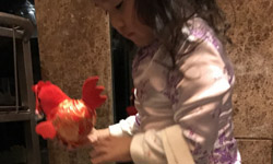 马伊琍罕见晒3岁小女儿近照 小公主乖巧可爱