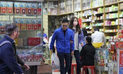 熊黛林挽着老公看中医 着急求子：暂时没好消息