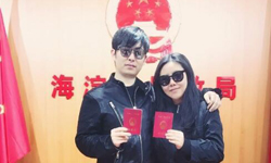 05超女纪敏佳结婚晒登记照：世间所有相遇都不如你