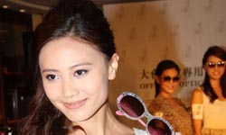 女星婚宴前戒指戴太多 送医院抢救险被截手指