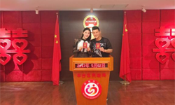 “嘎子”谢孟伟领证结婚 妻子是圈外人清甜水嫩