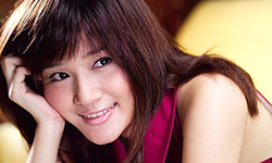 另类母亲节 台湾歌手罗美玲带老公儿子看便便展