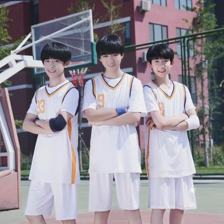 TFBOYS户外生活照