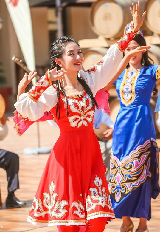 谢娜练习新疆舞