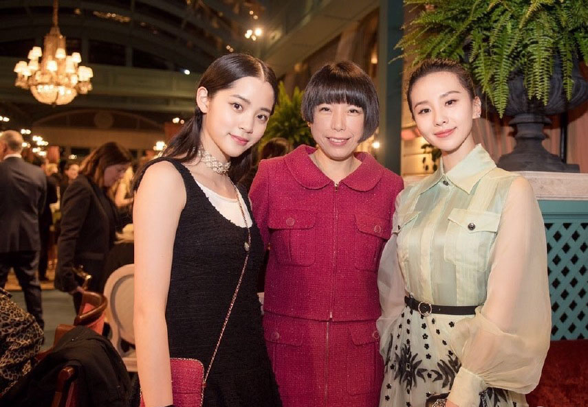 欧阳娜娜与刘诗诗合影
